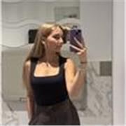 Profesora y niñera en inglés con conocimiento de arte entre mucho más.