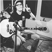 Profesor de guitarra con licenciatura en música, doy clases para todos los niveles y edades
