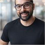 Profesor de español, imparte dominio de escritura y oratoria