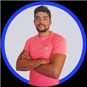 Personal Trainer e preparatore atletico offre allenamenti privati per aiutarti a raggiungere i tuoi obiettivi.