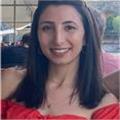 Kendine güvenen, deneyimli Kadın İngilizce Öğretmeni