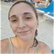 Profesora de inglés certificada por Cambridge CELTA, apta para enseñarle a adolescentes y adultos de todos los niveles.