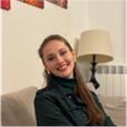 Giovane insegnante con esperienza in tutoraggio della lingua inglese, disponibile per lezioni online per liceali e adulti