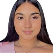 A niños, a personas que quieran aprender el idioma