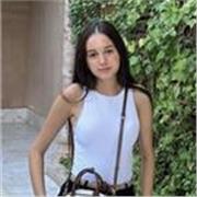 Doy clases a ESO e incluso bachillerato tanto de inglés (tengo el first y me estoy sacando el C1) y otras materias como biología 