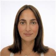 Tengo una forma cercana y creativa de comunicarme, haciendo que aprender inglés sea divertido y natural.