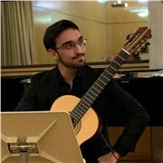 ¡Entusiasta de la guitarra! ¡Desde la ESMUC preparado para dar clases a todos los que amen tanto la música como yo!
