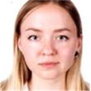 Italienische Dialogdolmetschen-Studentin, die gerne Sprachen lernt und unterrichtet 