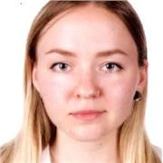 Italienische Dialogdolmetschen-Studentin, die gerne Sprachen lernt und unterrichtet