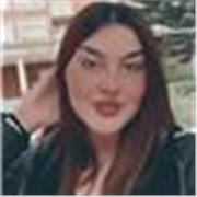 Profesora de apoyo para estudiantes de primaria