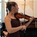 Profesora de violín graduada en la escuela superior katarina gurska y con experiencia en el mundo docente e interpretativo