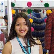 Profesora de Diseño de moda básico para adolescentes