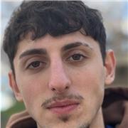 Soy un chico joven con un nivel de ingles alto (C1) que ofrezco clases a los niños de manera presencial