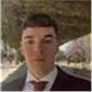 Profesor de inglés apto, con el que puedes aprender útiles conceptos. Las clases serán dirigidas a un público de todas las edades.