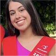 Estudiante de primer año de enfermería, con media de 9.05 en bachillerato de ciencias y con excelencia académica reconocida en ESO