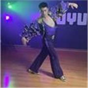 Soy bailarín con experiencia y doy clases de salsa y bachata con todo el sabor latino