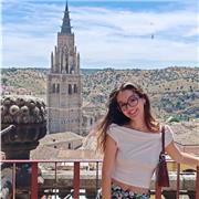 Estudiante recién iniciada en la Universidad, gran cualificación en la materia de historia. Disponibilidad presencial y virtual.
