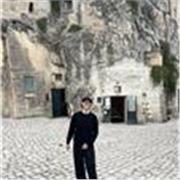 Il pensare è più utile di sapere tutto. 