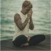 Profesora titulada en Hatha Yoga por la Escuela Salud y Bienestar Gobinde (Valencia) con más de 10 años de experiencia impartiendo clases personalizadas. Ofrezco un enfoque profesional, adaptado a cada alumno y orientado a mejorar fuerza, flexibilidad y b