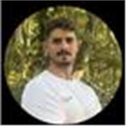 Profesional del deporte y del entrenamiento. Graduado en Ciencias de la Actividad Física y del deporte con Máster en Entrenamiento personal y Nutrición