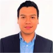 Profesor de matemáticas que imparte clases a alumnos de nivel primaria y secundaria