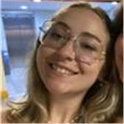 Profesora de psicología, con titulación de psicóloga y cursando un master en neuropsicología. Las clases serian online. 