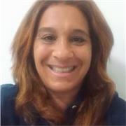 Profa, tendo residido na Australia, examinadora de Cambridge oferece aulas para diversos tipos de objetivos, incluindo Business English, Ingles regular, conversaçao com foco nas habilidades orais e preparatorio para varios tipos de exames de proficiencia