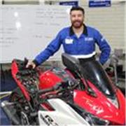 Clases a Técnicos e Ingenieros Mecánicos Automotrices