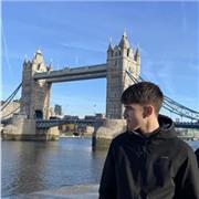 Soy Matías, estudiante del doble grado en Inglés y Español. En mis ratos libres ofrezco clases de inglés🏴, castellano 🇪🇸 y francés🇫🇷 hasta un nivel de bachiller. Me gusta tratar con niños, no dudes en contactarme