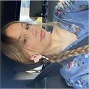 Estudiante universitaria con experiencia en trato con niños