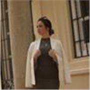 Soy integradora social , estudió primero de  carrera de educación infantil y ya tengo experiencia impartiendo clases y cuidando 