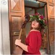 Sono un insegnante di Violoncello attenta a tutte le necessità e i bisogni degli alunni attraverso una didattica personalizzata