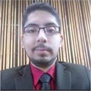 Profesor de ciencias sociales- politicas imparte clase a personas de todas las edades