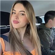 Profesora, con un B2 de inglés certificado, experiencia en niños de 8 a 16 años.