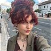 Licenciada en Artes de la Escritura, Magister en Escritura Creativa y autora publicada. 