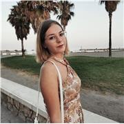 Soy una chica joven, organizada y responsable, dispuesta a ayudar a alumnos de primario y/o adultos extranjeros que quieres mejorar su español