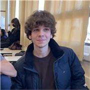 Estudante de medicina na USP dá aulas preparatórias para o ENEM e vestibulares