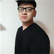 Profesor de edicion audiovisual ofrece a alumnos enseñanzas de edicion de video online