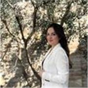 Professeure d’anglais certifiée avec expérience internationale pour tous les âges.