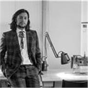 Fashion designer diplomato al Polimoda Institute con pluriesperienze lavorative, offre lezioni private di grafica e fashion design