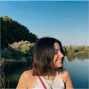 ¡Hola! Soy Lara, tu profe de Lengua y mucho más