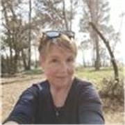 Profesora titulada con más de 10 años de experiencia