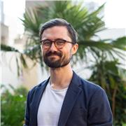 BFI award-winning filmmaker, ready to support you in making your first film.