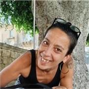Sono un'insegnante di Lettere da più di 20 anni. Offro lezioni di italiano online