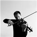 Insegnante di violino disponibile per lezioni di violino sia in presenza sia a distanza