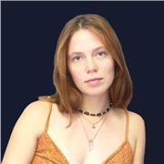 Yoga - und Bewegungstrainerin für Jugendliche und Erwachsene, Achtsamkeitscoach und studierte Biologin.