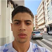 Estudiante de universidad que quiere compaginar sus estudios con un trabajo de apoyo escolar.