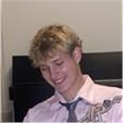 Ich spreche viel und sehr gern Englisch. Anderen Menschen Dinge beizubringen und ihnen zu helfen macht mir großen Spaß