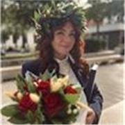 Sono laureata in Giurisprudenza e ho 24 anni, svolgo la pratica forense presso uno studio legale. Offro lezioni di diritto