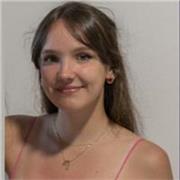 Étudiante de la Sorbonne ayant validé deux ans de classe préparatoire en lettres donne cours de français